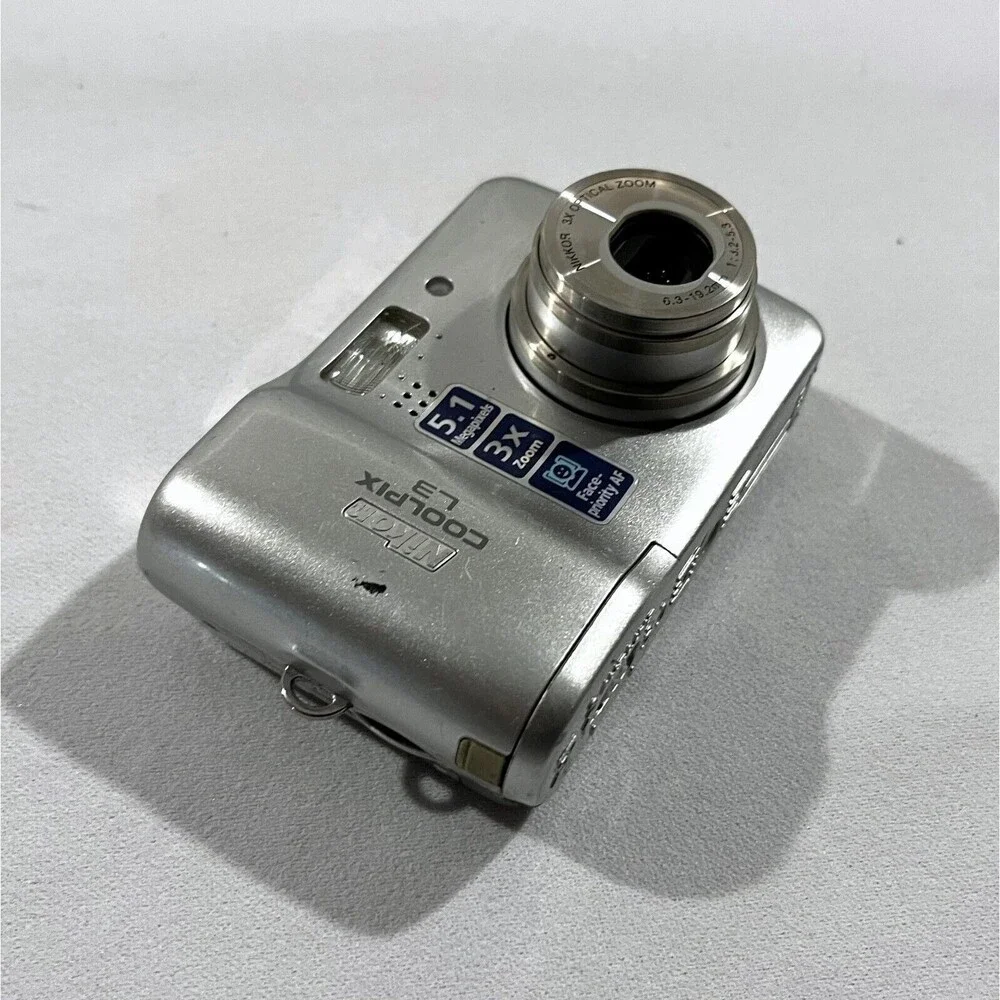 Nikon Coolpix L3 5.1MP Digital Camera 3x Optical Zoom PARTS REPAIR TURNS ON